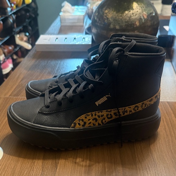 Puma Black High-Tops with Leopard Accent - Picture 1 of 5